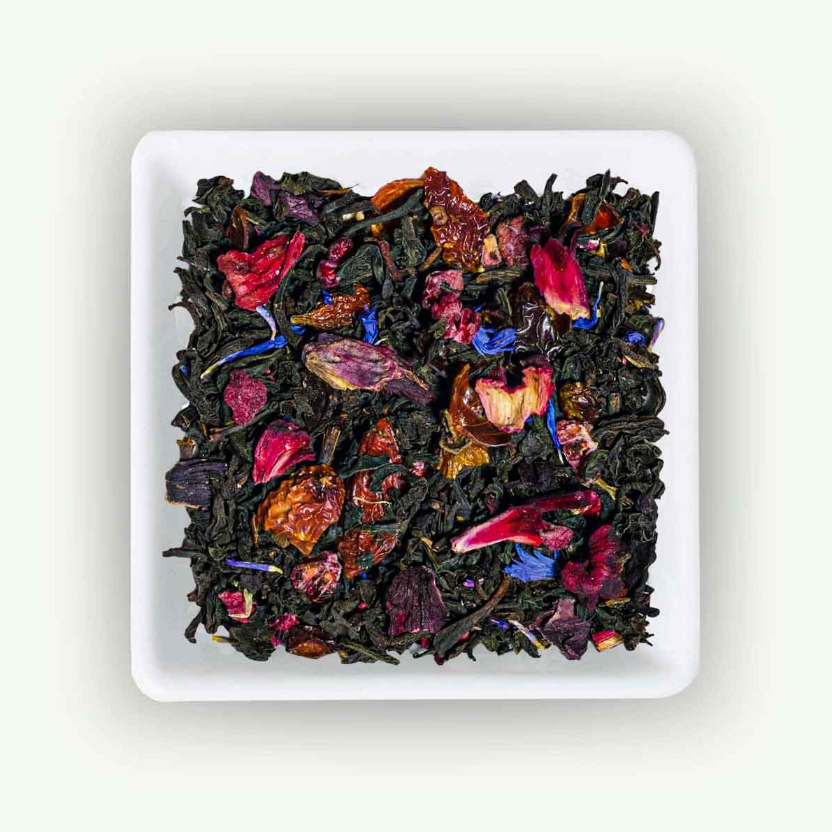 Pomegranate-Raspberry flavored black tea with pomegranate seeds, goji berries, raspberry pieces and cornflower petals